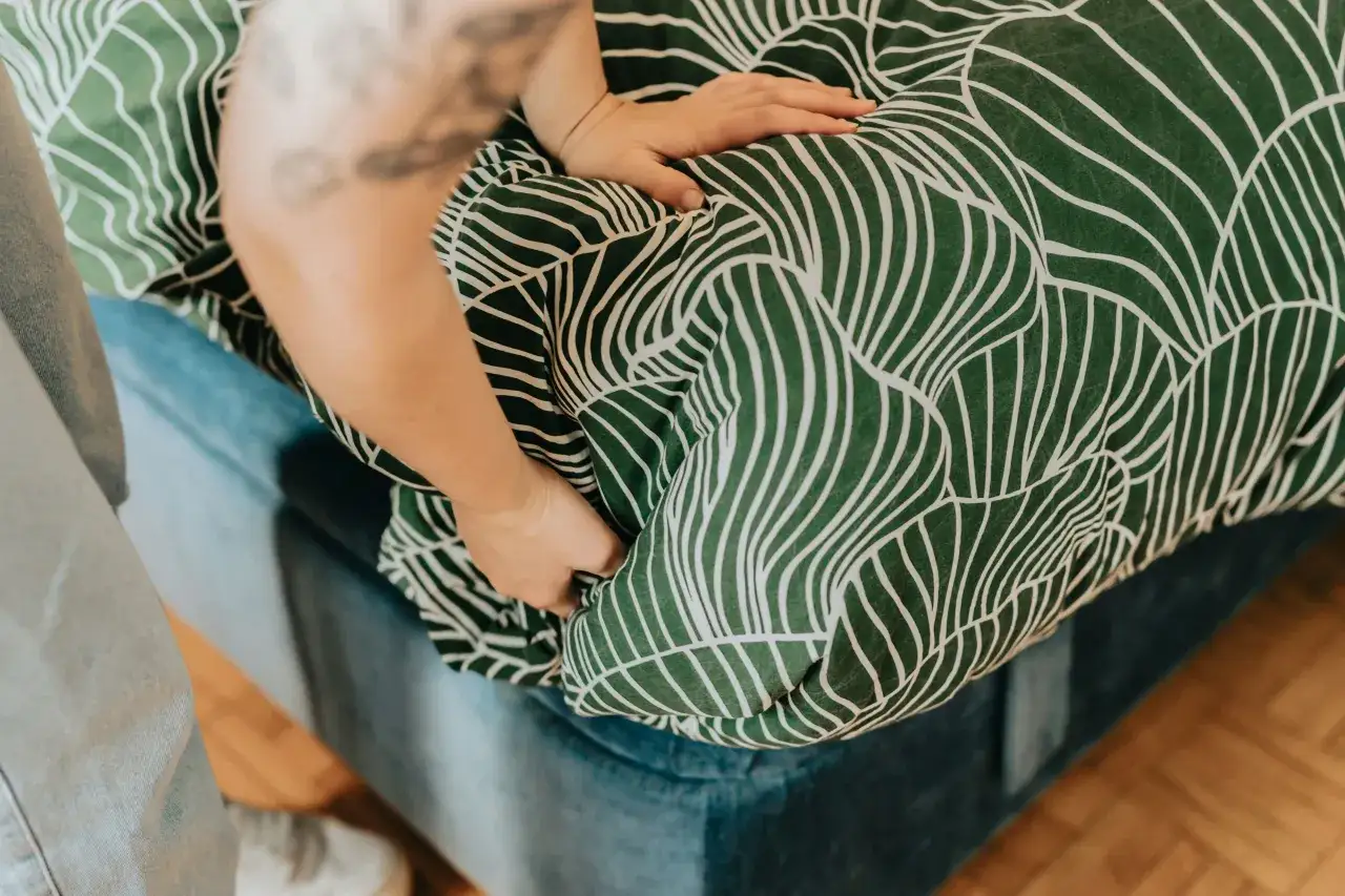 Jak odnowić kanapę DIY? Krok po kroku i oszczędności!