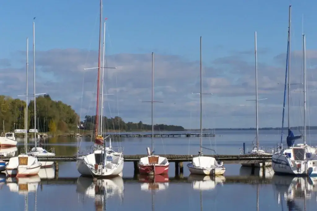 Najlepsze atrakcje nad jeziorem Jamno, które musisz poznać