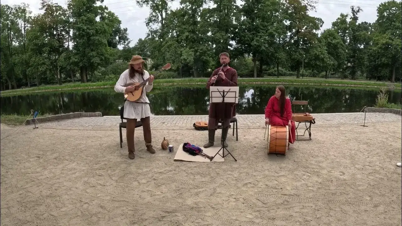 Muzyka z filmu Czarne chmury – odkryj niesamowite utwory i kompozytora