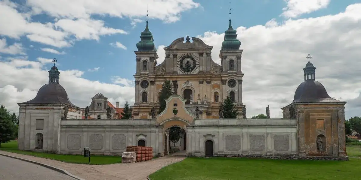 Sanktuarium w Krośnie: historia, znaczenie i praktyczne informacje dla pielgrzymów