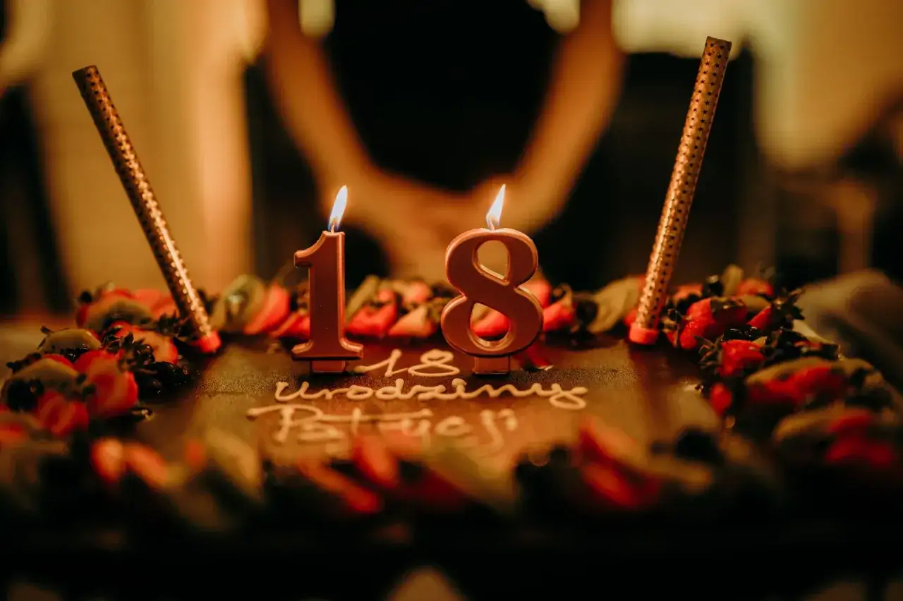 Piękne życzenia na 18 urodziny od dziadków, które poruszą serce