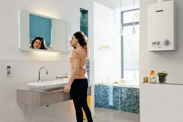 Jak ukryć piecyk gazowy w małej łazience i uniknąć zagrożeń