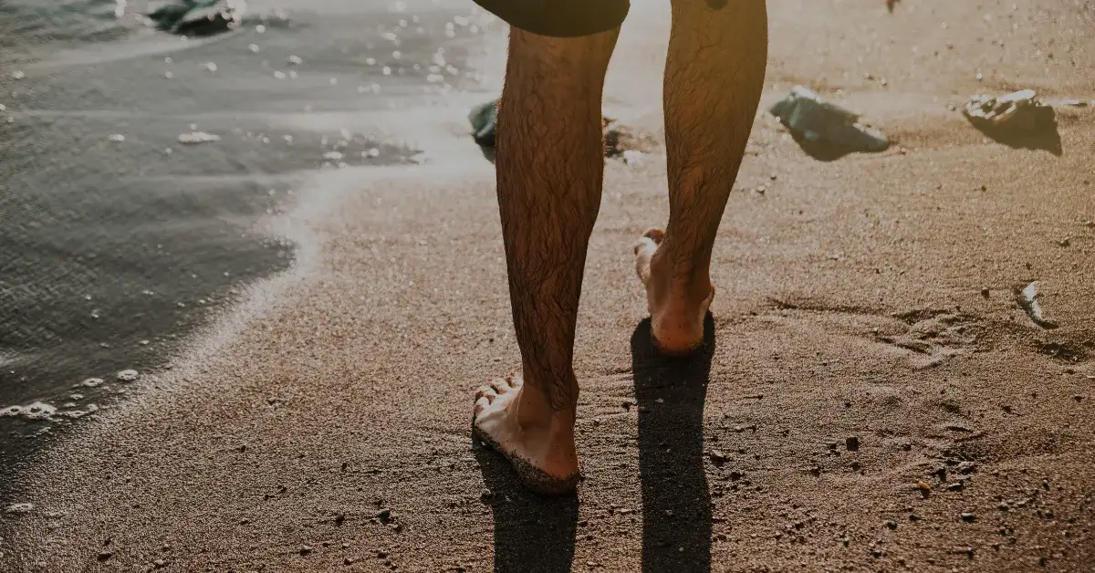 Czy mężczyzna powinien golić nogi? Odkryj zalety i wady tej decyzji