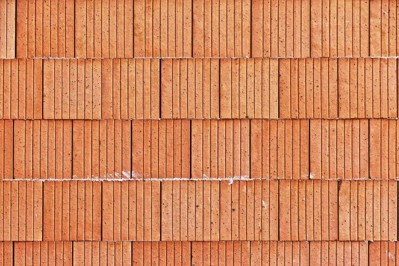 Cegła czy pustak – które materiały budowlane są lepsze dla domu?