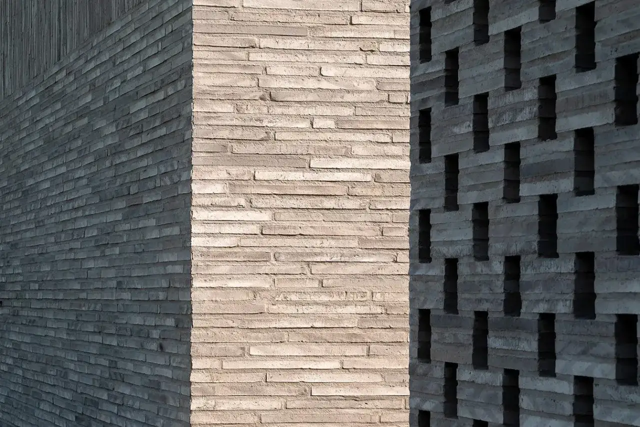 Jak się robi cegły: krok po kroku do idealnych materiałów budowlanych