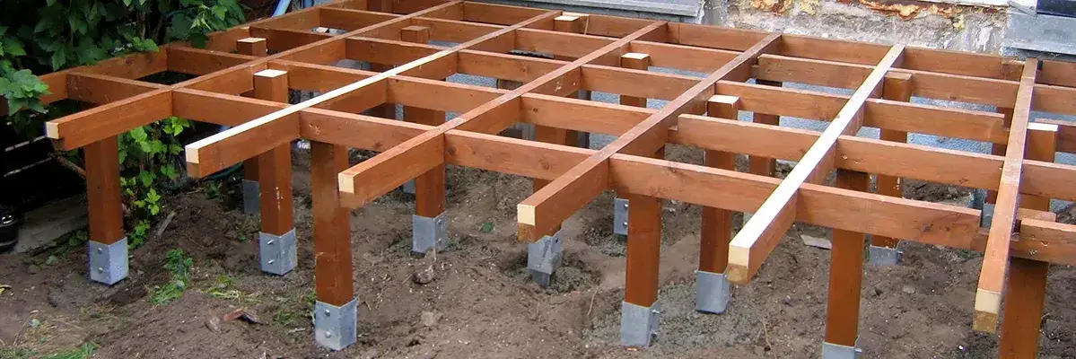 Taras na kotwach wbijanych: zalety, wady i montaż krok po kroku