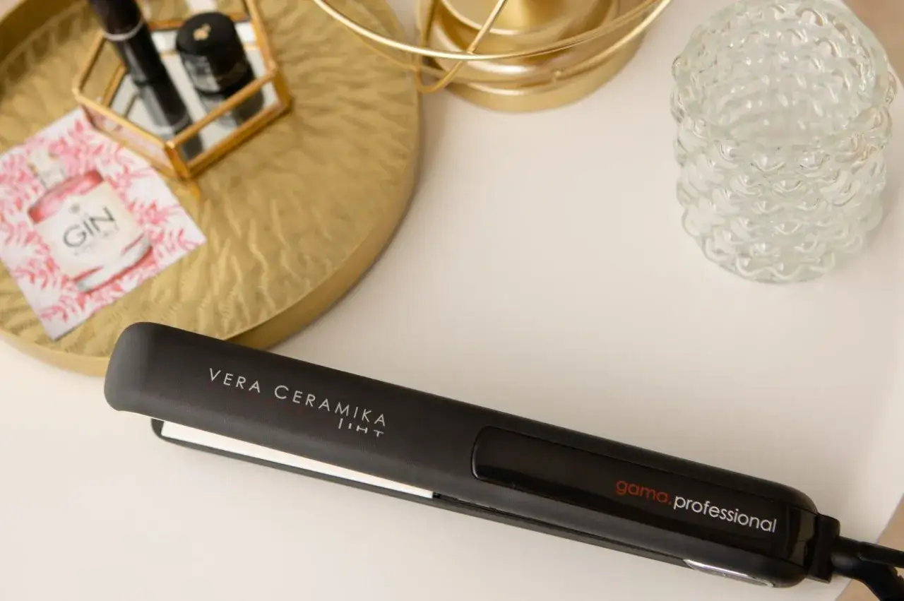 Czy prostownica parowa niszczy włosy? Oto, co musisz wiedzieć