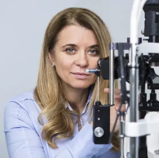 Ile bierze okulista za wizytę? Poznaj ceny i różnice w Polsce