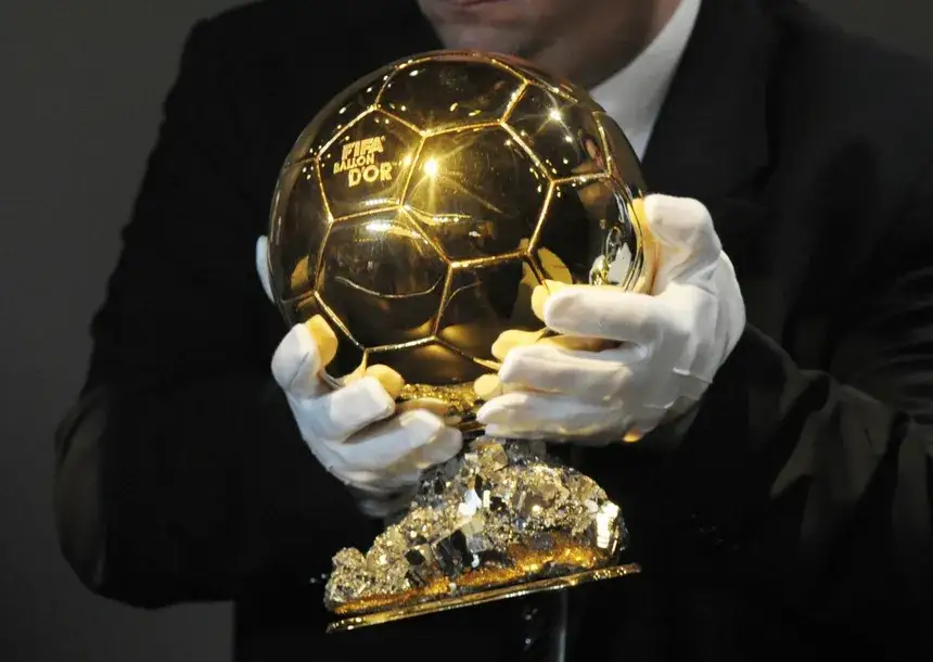 Kiedy wyniki złotej piłki? Zaskakująca data ceremonii i faworyci!