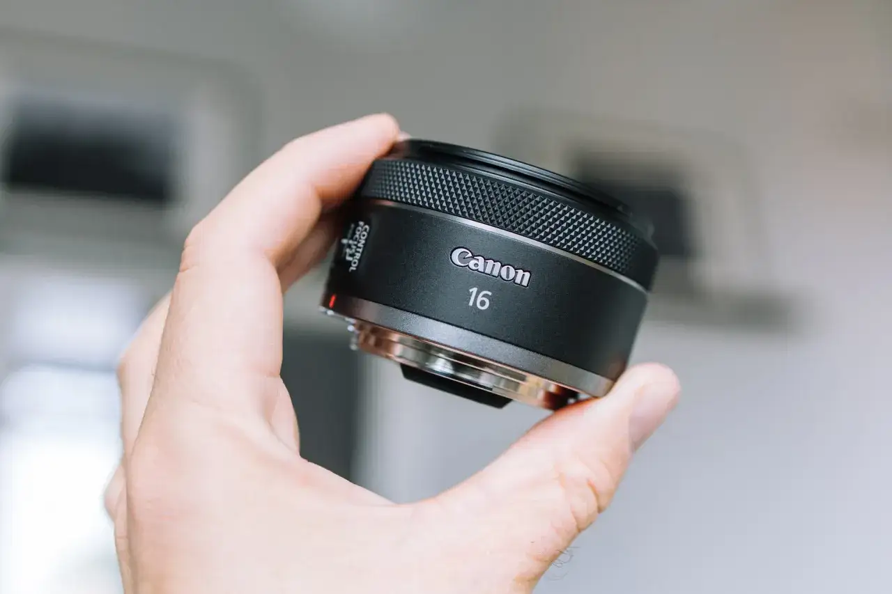 Najlepsze jasne obiektywy do Canona, które zmienią twoje zdjęcia