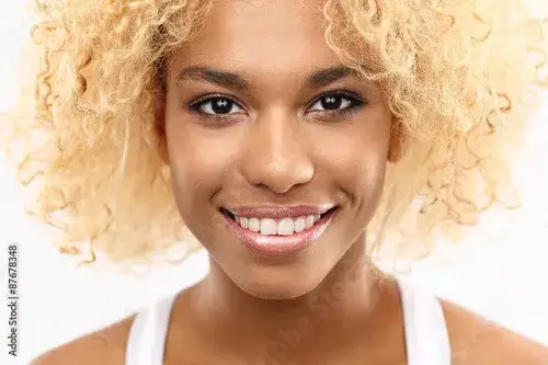 Co to znaczy subtelna uroda? Odkryj tajemnice delikatnego piękna