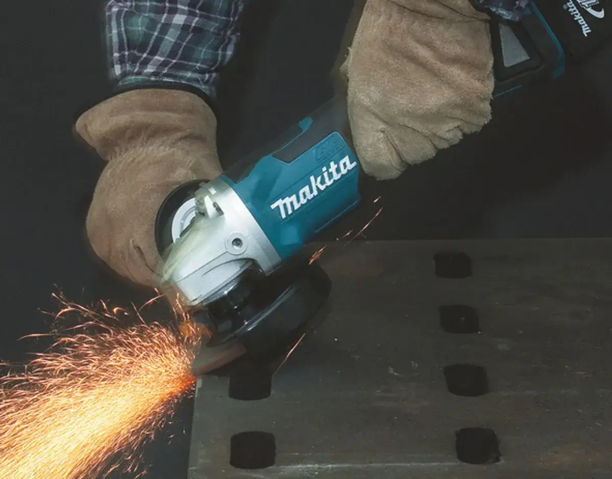 Gdzie jest numer seryjny akumulatora Makita? Oto ważne informacje