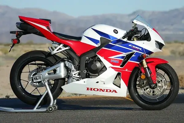 Honda CBR 600 ile koni? Sprawdź moc i osiągi tego motocykla