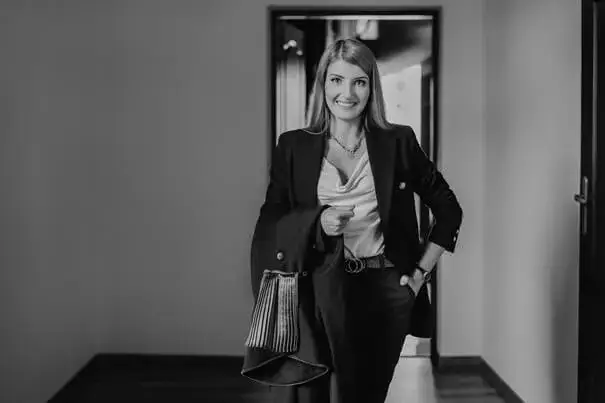 Czym się różni adwokat od prawnika? Kluczowe różnice, które musisz znać