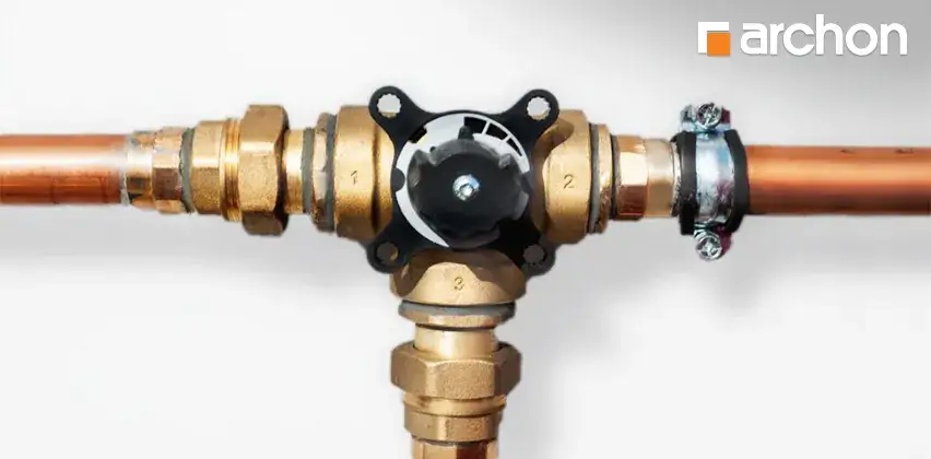 Zawór trójdrożny przed czy za pompą – co wybrać, by uniknąć problemów?