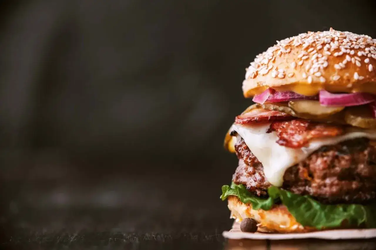 Jaką bułkę do burgera wybrać, aby zachwycić smakiem?