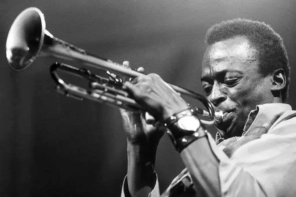 Miles Davis: trębacz jazzowy, którego geniusz zmienił historię jazzu