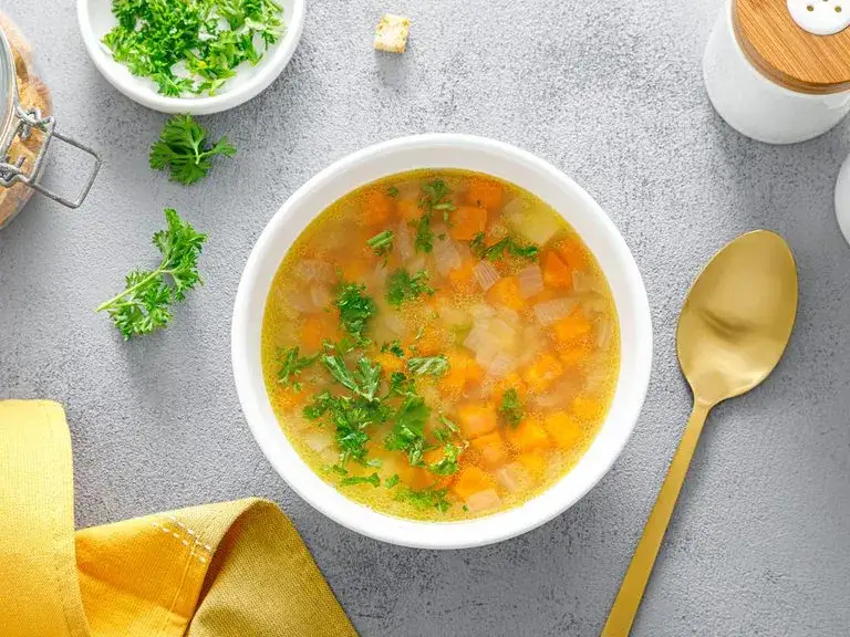 Jakie zupy przy chorobie Crohna: lekkostrawne przepisy, które pomagają