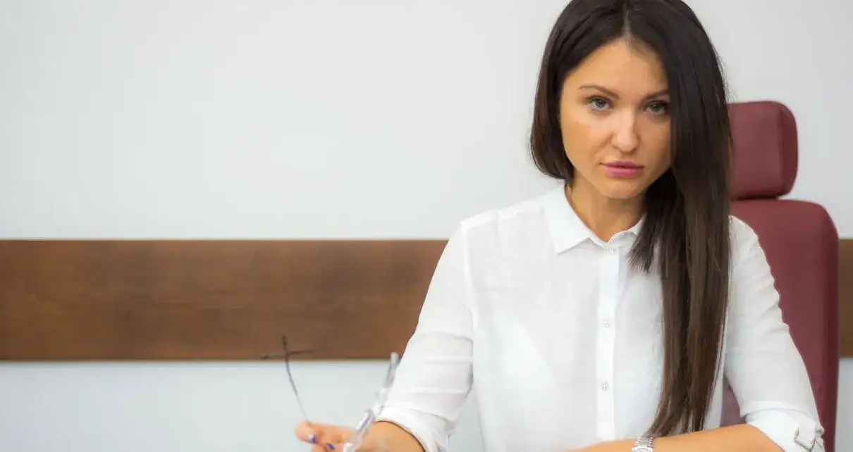 Adwokat co to? Definicja, rola i obowiązki - wszystko co musisz wiedzieć