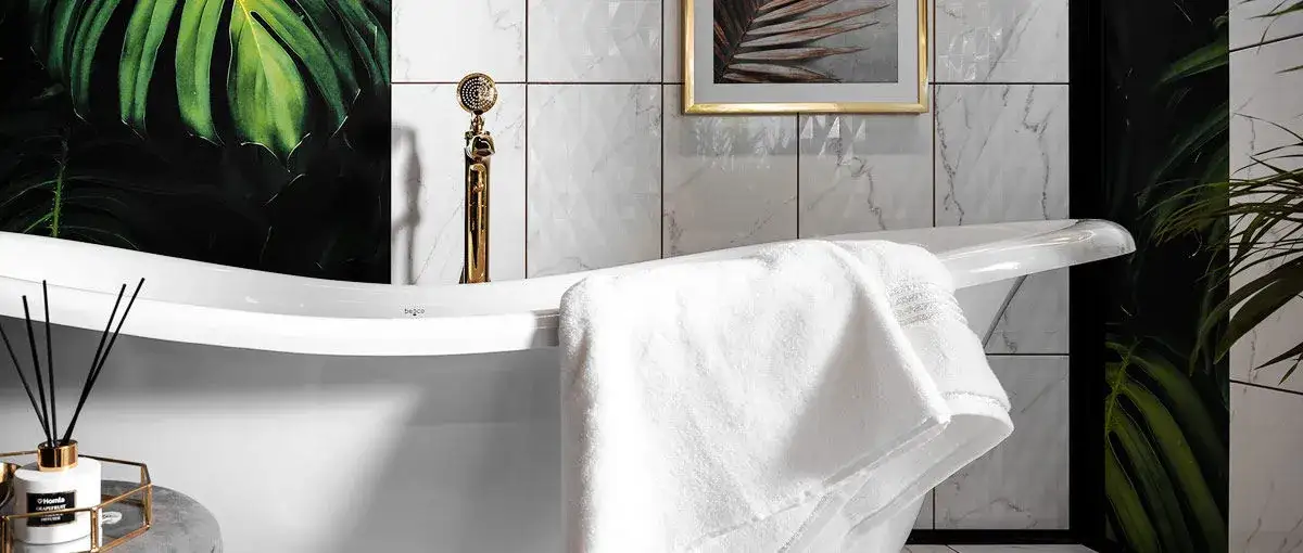 Jaka fuga do białych płytek w kuchni? Oto kolory, które zachwycą