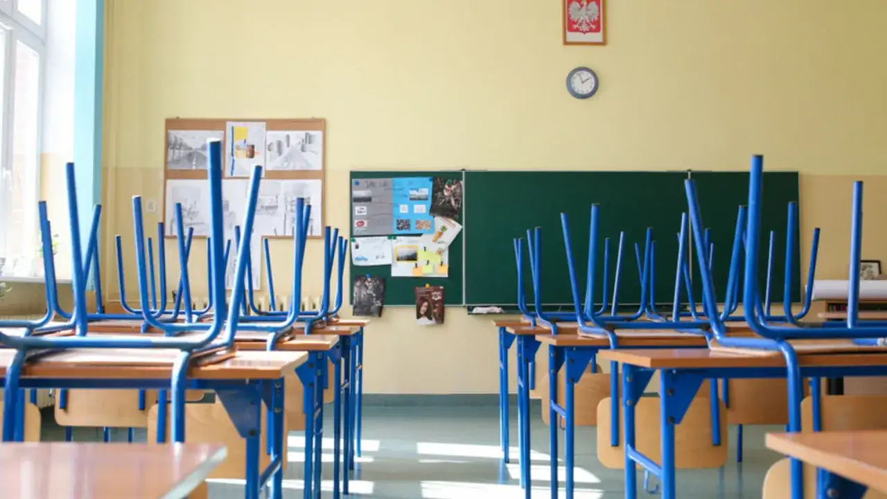 Na czym polega nauczanie hybrydowe i jak zmienia edukację?