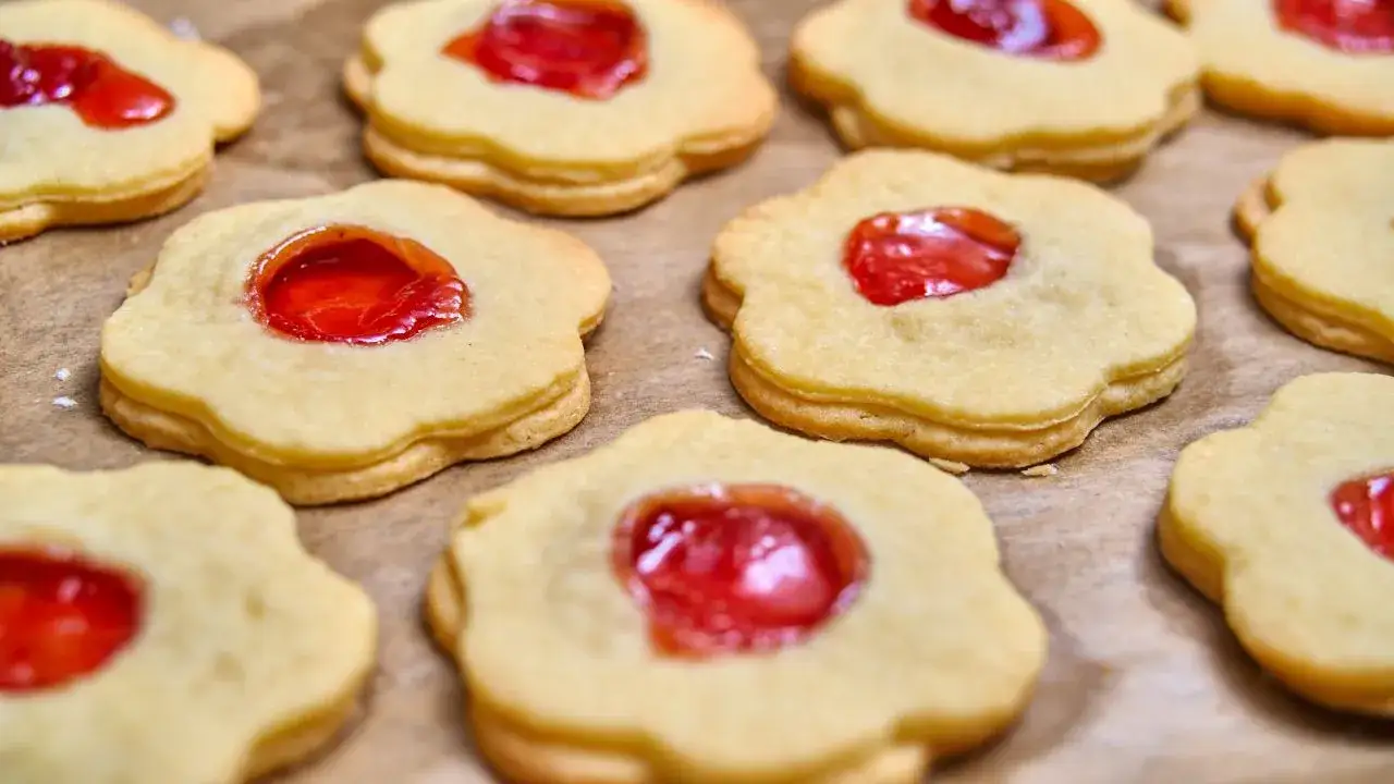 Ciastka jak u babci – sprawdzone przepisy na smak dzieciństwa