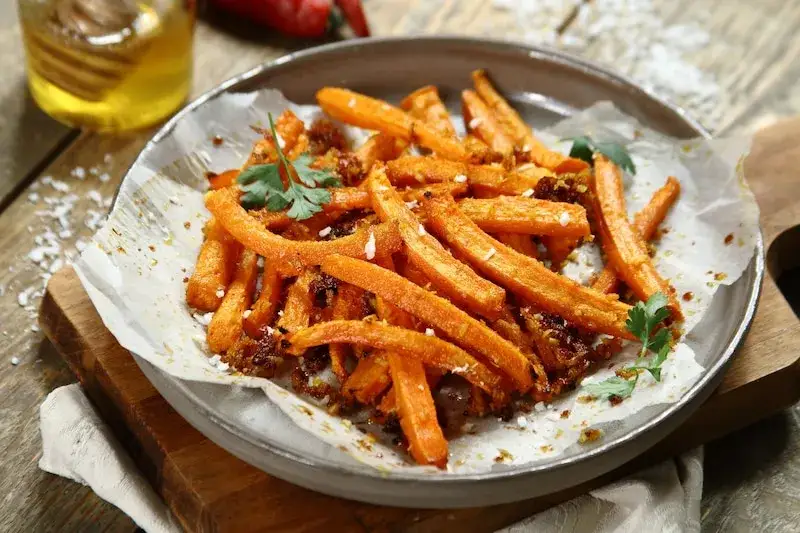 Jak zrobić frytki z marchewki, które są zdrowszą alternatywą dla ziemniaczanych