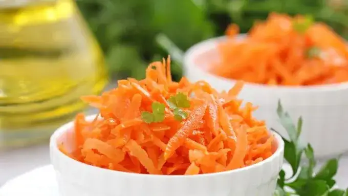 Jak zrobić sałatkę z marchewki - proste przepisy z dodatkami, które zachwycą