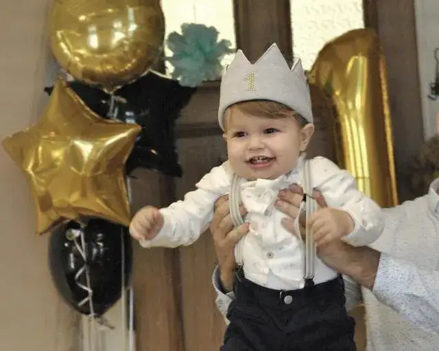 W co się ubrać na roczek dziecka - kompletny poradnik dla rodziców i gości