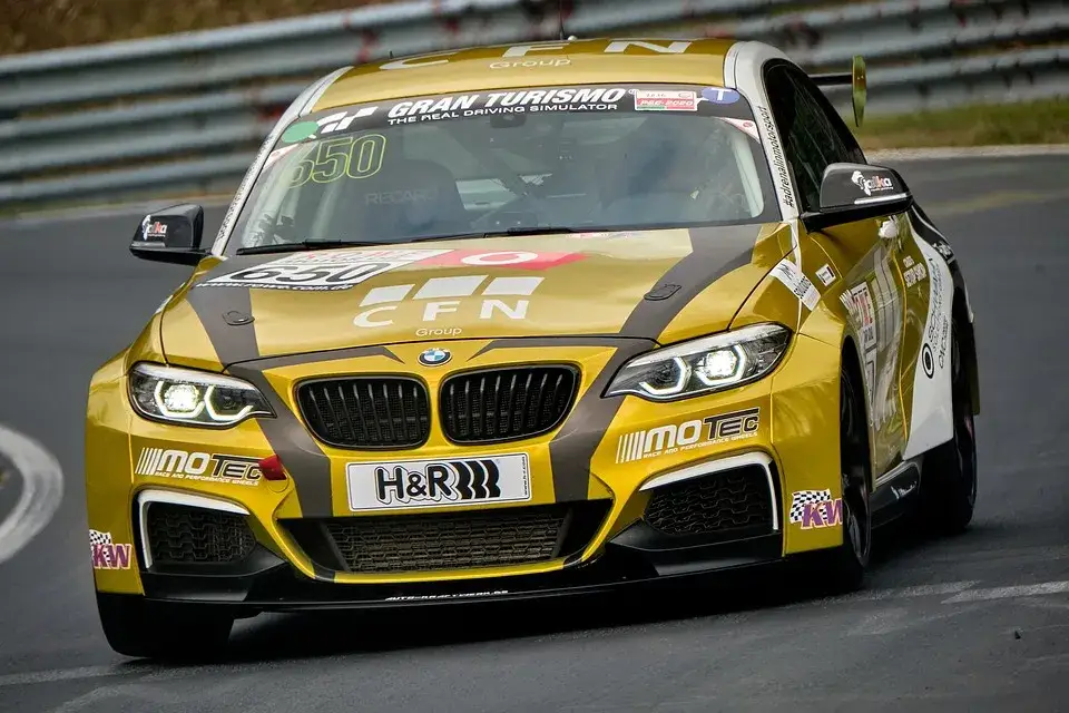 Najlepsze gadżety BMW, które musi mieć każdy fan motorsportu