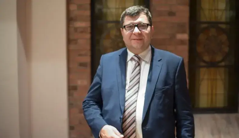 Kim naprawdę jest Zbigniew Stonoga - kontrowersyjna postać polskiej polityki
