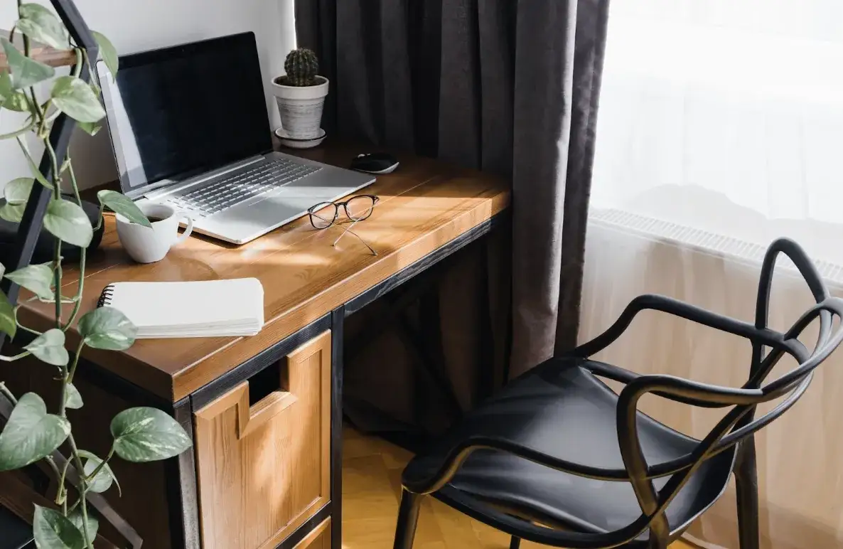 Jak Stworzyć Domową 'Strefę Skupienia': Minimalistyczne Wskazówki