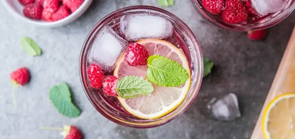 Jak zrobić lemoniadę malinową - łatwy przepis na orzeźwienie latem