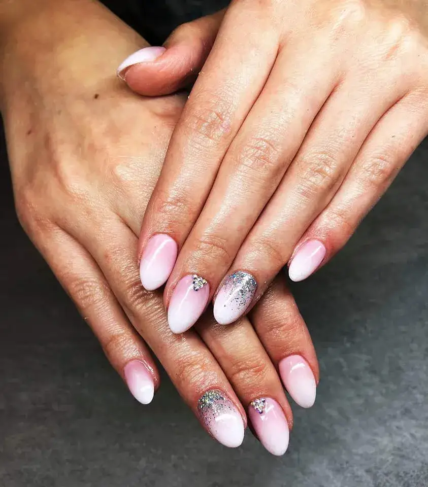 Manicure żelowy – co to jest, jak wygląda i czy warto go wybrać?