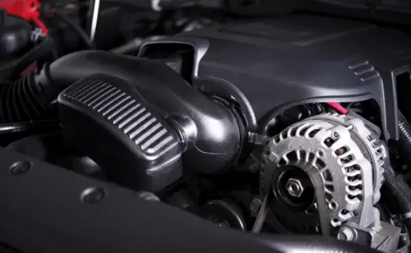 Objawy uszkodzonego regulatora napięcia w alternatorze, które musisz znać