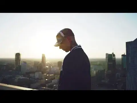 Tekst piosenki Kaen Kim jestem – pełne słowa i znaczenie utworu