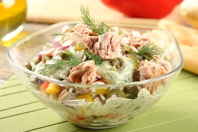 Jaki ryż do sałatki, aby uniknąć klejenia i cieszyć się smakiem?