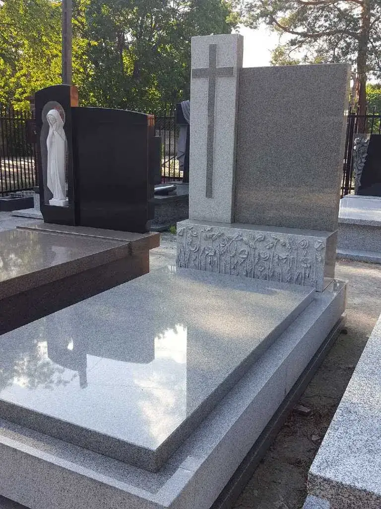 Nagrobki z rzeźbami – jak stworzyć wyjątkowy pomnik dla bliskich