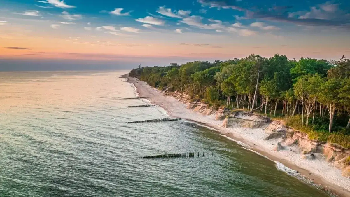 Ile za nocleg nad morzem? Poznaj ceny i najlepsze oferty