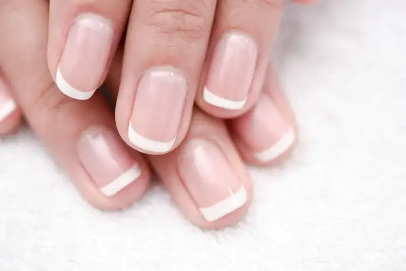 Ile trwa manicure japoński? Czas trwania i co wpływa na długość zabiegu