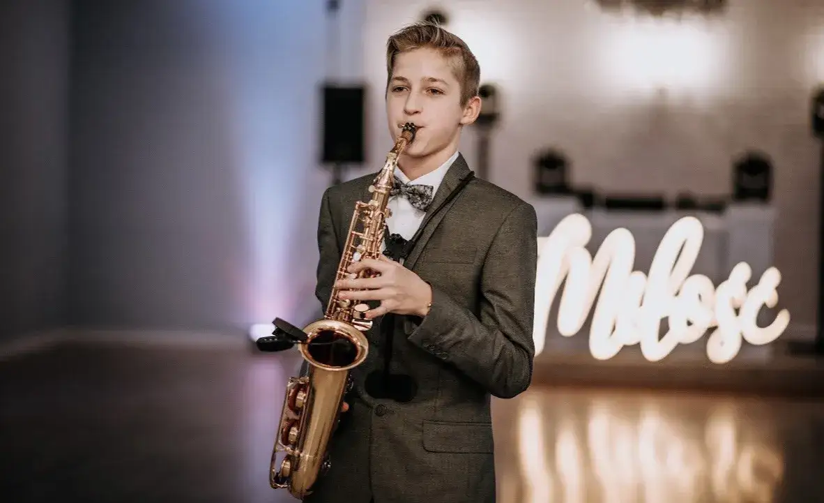 Jaki saksofon na wesela: wybierz idealny instrument dla swojej uroczystości