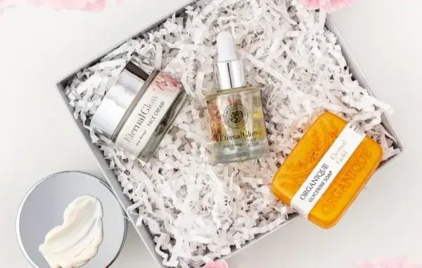 Jakie kosmetyki na prezent, które zachwycą każdą kobietę?