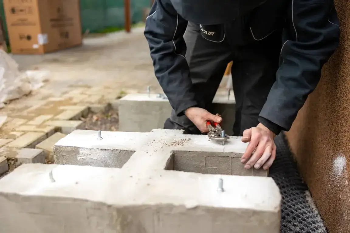 Jak zrobić fundament pod pompę ciepła – uniknij najczęstszych błędów