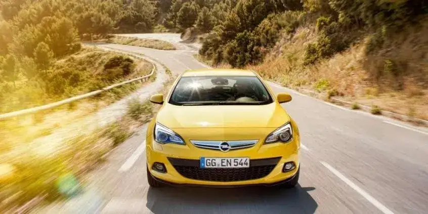 Opel Astra J: Jaki silnik diesla wybrać, aby uniknąć problemów?