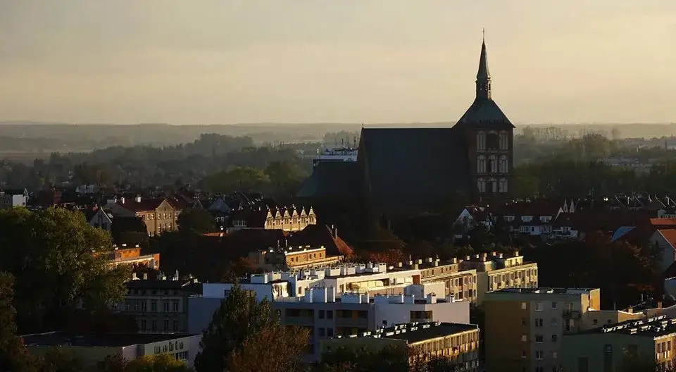 Ile ludzi mieszka w Kołobrzegu? Zaskakujące fakty o populacji!