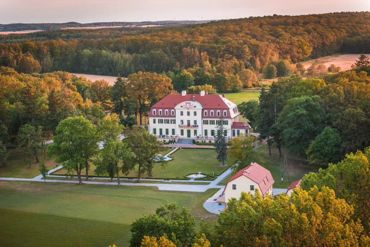 Pałac Radomiłów - wyjątkowe miejsce na wesele w historycznych wnętrzach