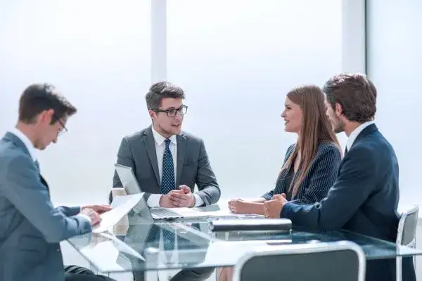 Ile zarabia prawnik w Warszawie? Zaskakujące fakty o wynagrodzeniach