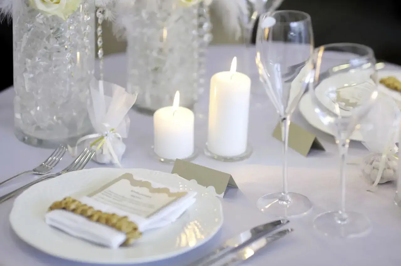 Jak usadzić gości przy stole, aby uniknąć niezręcznych sytuacji