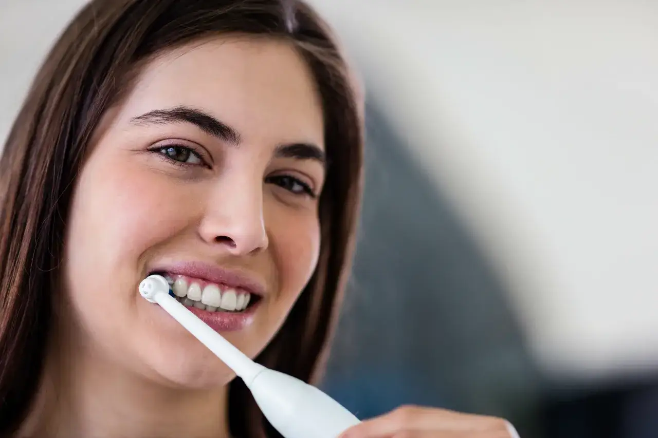Jak szczoteczki soniczne czyszczą zęby?