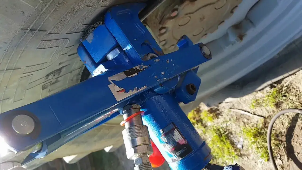 Jak zrobić zbijak do opon krok po kroku – prosty poradnik dla majsterkowiczów